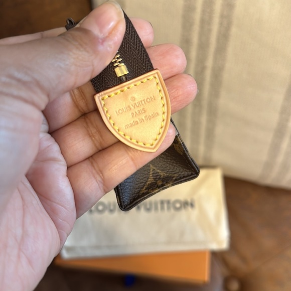 Authentic Louis Vuitton Toiletry Pouch 15 - Picture 11 of 16